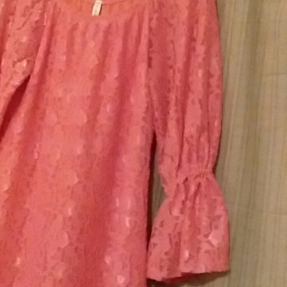 2Tee COUTURE, GORGEOUS LACE DRESS - Picture 3 of 3
